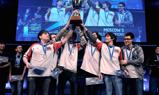 Zeus 生日快乐🎂 Hanwha Life Esports 官方： 让我们一起庆祝 Zeus 的生日