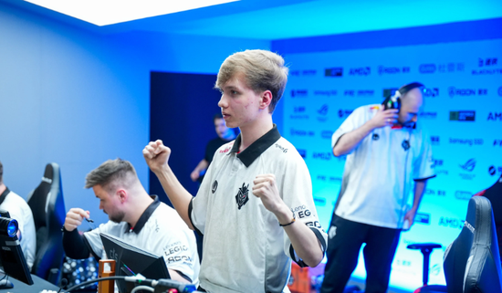 谢帆：Uzi在BLG打一场给30万 这么点钱RNG会放Uzi复出？