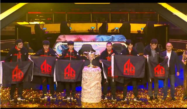 LPL documentary clip from JD Gaming Yagao ： 我在职业选手中算是比较老了